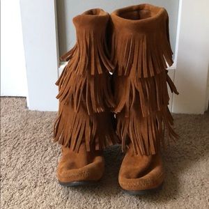 Minnetonka - Women’s 3 Layer Fringe Boots - Size 8